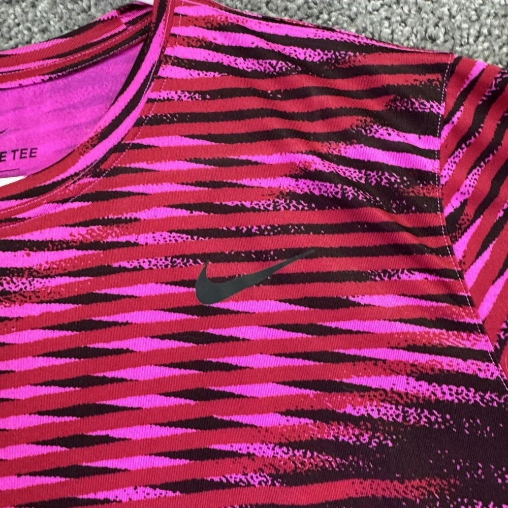 Nike Shirt Mens Medium Pink Striped Dri-Fit Short Sleeve Athletic Running Tee